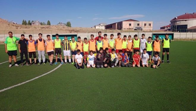 Özalp’te ‘Mahaller Arası Futbol Turnuvası’ yapıldı