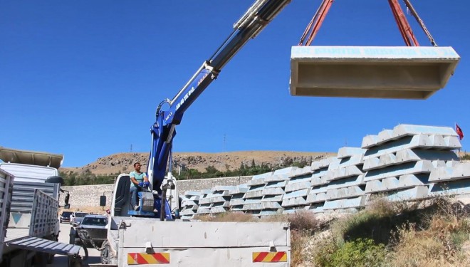 Erciş’te çiftçilere sıvat desteği