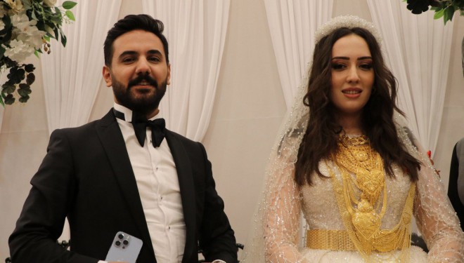 Van’da aşiret düğününde, 2 buçuk milyon liralık takı takıldı