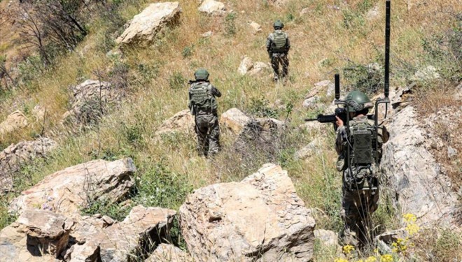 Van’da PKK’ya ait sığınıkta silah ve mühimmat ele geçirildi