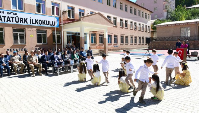 Çatak'ta ‘İlköğretim Haftası’ coşku ile kutlandı