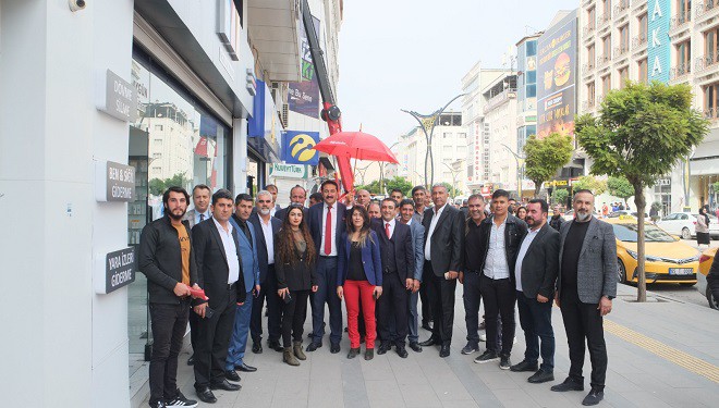 Başkan Adayı Çoban, Cumhuriyet Caddesi esnafını ziyaret etti!