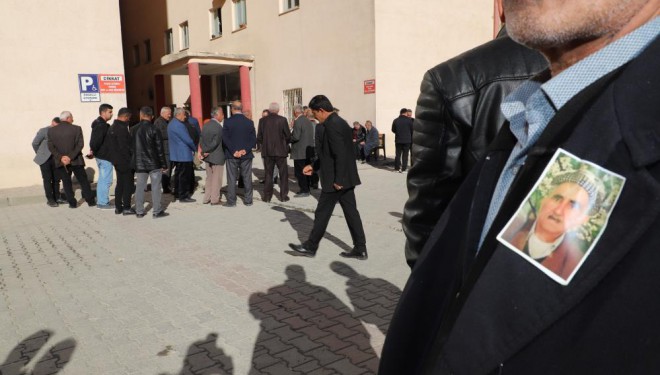 Hakkari’de 4 yıl önce öldürülen şahsın kemikleri ailesine teslim edildi