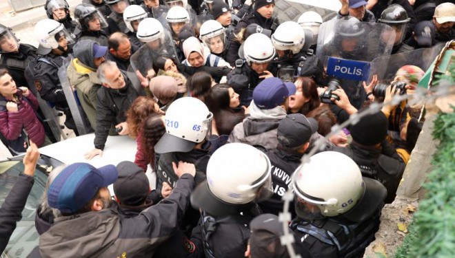 Şırnak, Ağrı ve Van'da şiddete karşı alana çıkan kadınlara polis müdahalesi; gözaltılar var