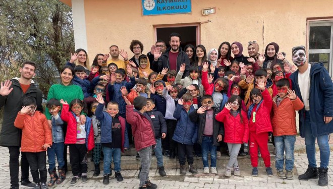 Kasım Alper Özdemir Van’da Sevgiyi Paylaştı