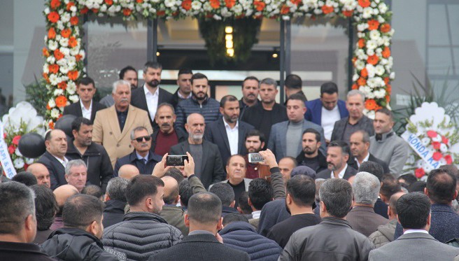 Ulak Plaza görkemli bir törenle açıldı