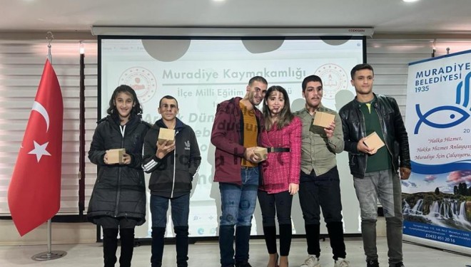 Özel bireyler şarkı söyleyip gösteri yaptı