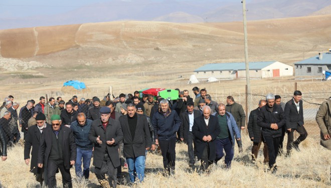 Kalp krizi sonucu hayatını kaybeden lise öğrencisi gözyaşları arasında toprağa verildi