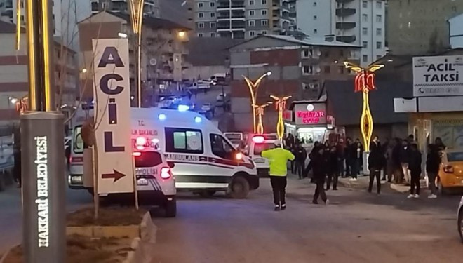 Hakkari'de gerginlik ve arbede, o anlar kamerada!