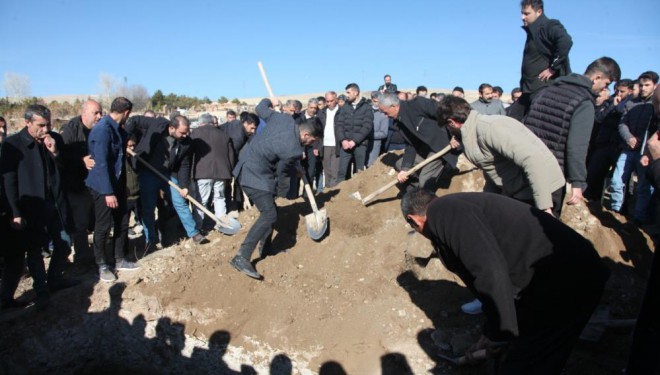 İzmir'deki vinç kazasında hayatını kaybeden Yıldırım Sarı, Bitlis’te toprağa verildi