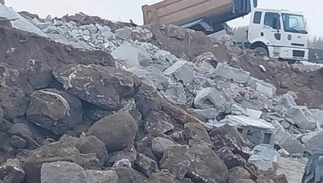 Van Gölü'ne  yüzlerce ton hafriyat döküldü