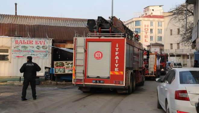 Madde bağımlısı şahıs sahaf dükkanını ateşe vermek istedi