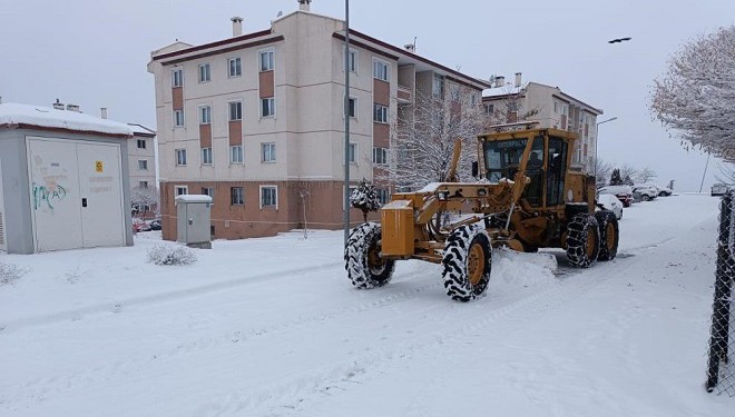 Erciş'te kar temizleme çalışması