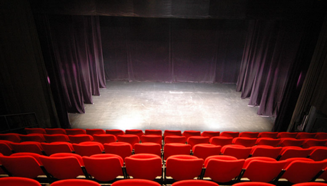 Özel tiyatrolar şimdi de ekonomik krizle mücadele ediyor