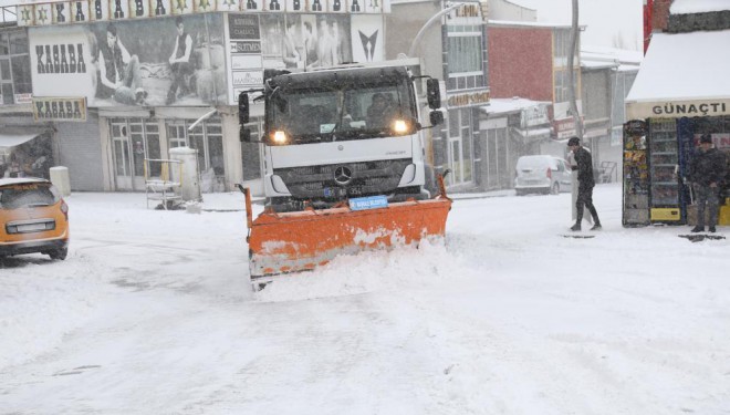 Başkale’de 38 yerleşim yerinin yolu ulaşıma kapandı