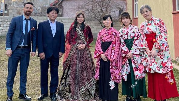Japon geline Van usulü görkemli düğün