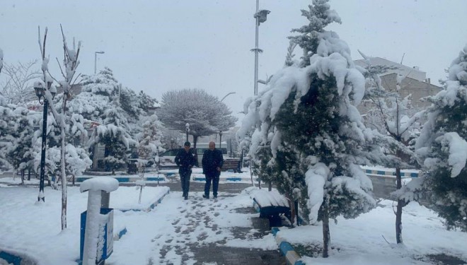 Muradiye'de sabah güneş, öğlenden sonra kar