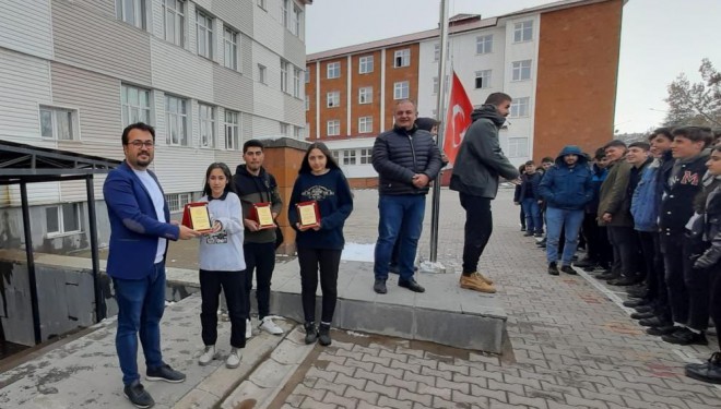 Ahlatlı öğrencilerin projesi bölge birincisi oldu