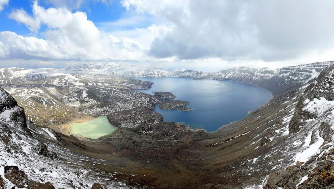 Nemrut Dağı ve krater göllerinin muhteşem kar manzarası hayran bırakıyor