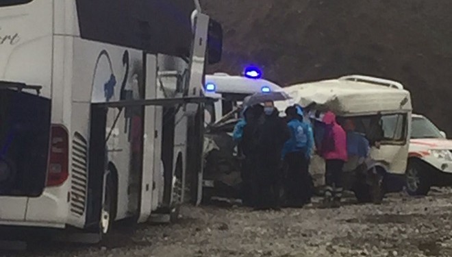 Hakkari-Van karayolunda kaza: 3 ölü 3 yaralı!