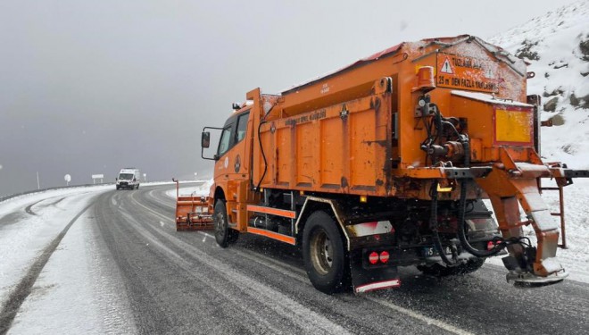 Başkale'de kar kalınlığı 20 santimetreye ulaştı