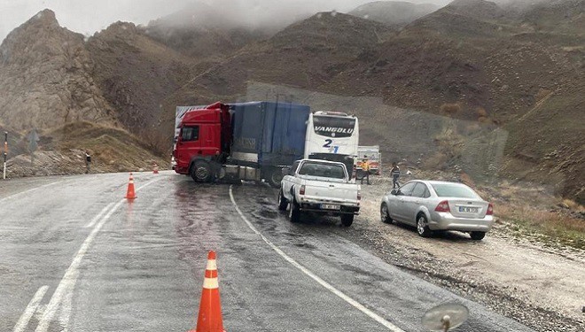 Hakkari-Van karayolundaki kazada ölen 3 kişinin isimleri belli oldu