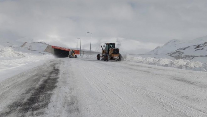 Van-Bahçesaray yolu ulaşıma açıldı