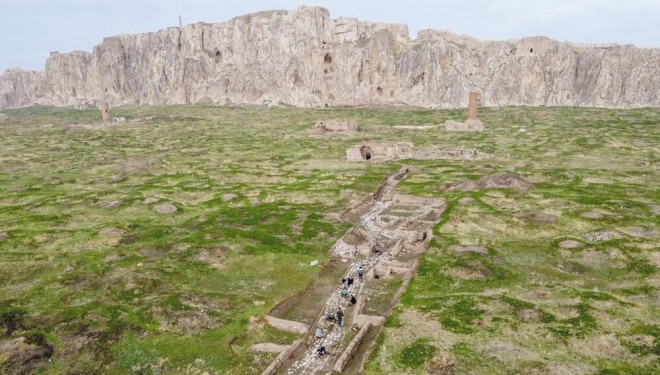 Eski Van Şehri, defineciler tarafından tahrip edilmeye devam ediyor