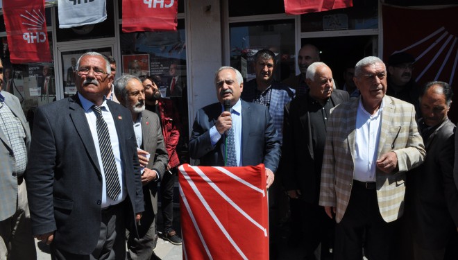 DP Genel Başkan Yardımcısı Erdinç, 500 kişiyle CHP’nin Erciş seçim bürosunu ziyaret etti