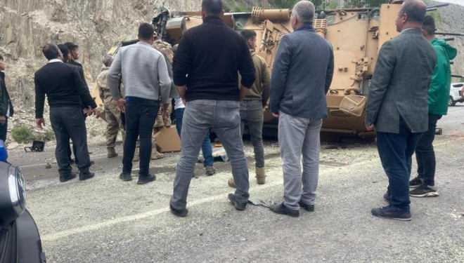 Hakkari'de askeri araç devrildi: 3 yaralı