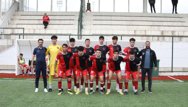 Van Büyükşehir Belediyespor U-16 Takımı  son dörde kaldı