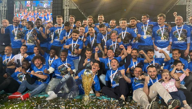 Rizespor 'Süper Lig'e Merhaba' töreni ile kupasını aldı
