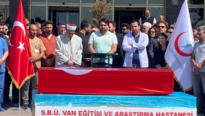 Bisikletle işe giderken kamyonetin çarptığı hemşireye son görev
