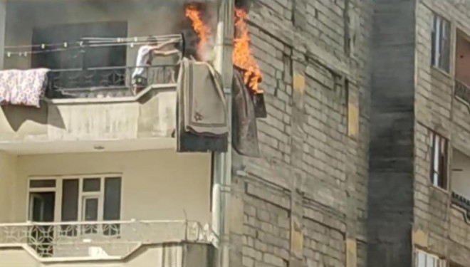 Olay Van'da yaşandı: Balkondaki halılar alev alev yandı!