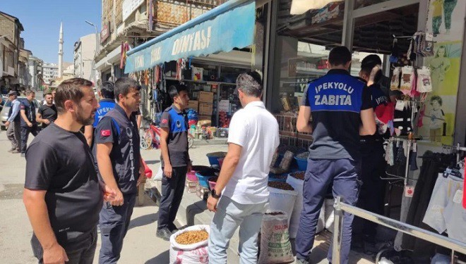 Van'da zabıtadan kaldırım işgali denetimi