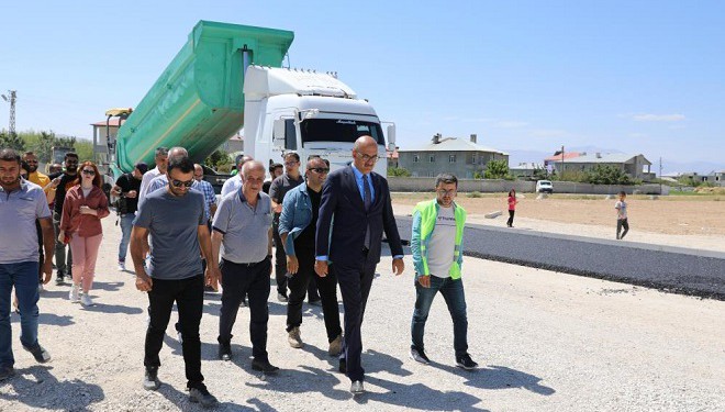 İpekyolu’nda bu yıl 75 bin ton asfalt serimi gerçekleştirdi