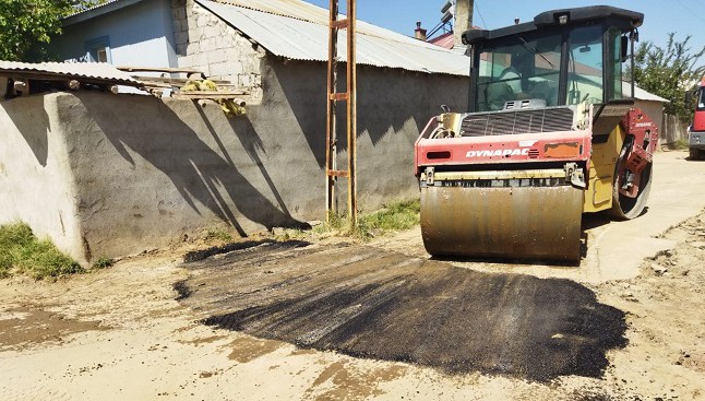Erciş Belediyesi asfaltlama çalışmalarını sürdürüyor