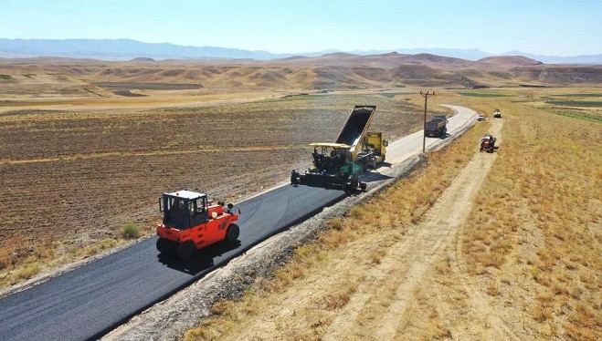 Gürpınar'daki grup mahalle yollarında asfalt çalışması