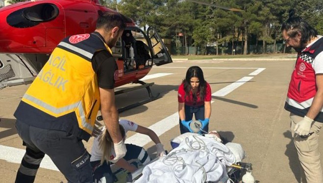 Irak’ta trafik kazası geçiren kadın, ambulans helikopterle Van’a sevk edildi