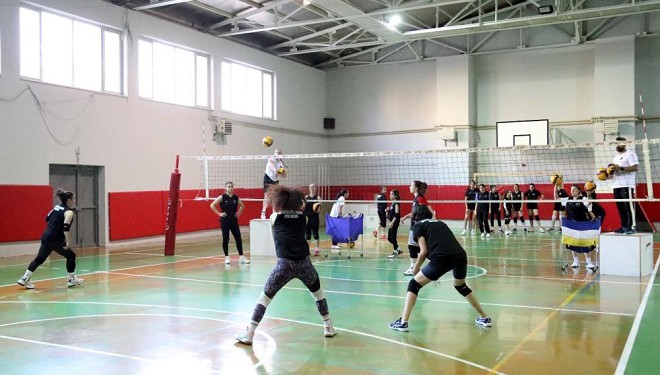 Van'ın kızları yeni sezon için file başına geçti