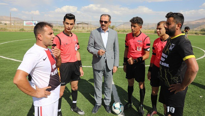 Gürpınar Belediyesi Geleneksel Futbol Turnuvası Başladı