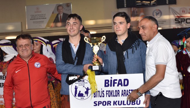 Ahlat’ta ‘Kulüpler Arası Halk Oyunları Bölge Yarışması’ yapıldı