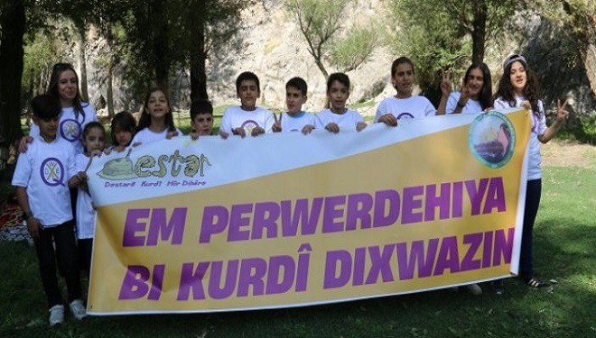 Van'da Kürtçe kursuna katılan çocuklar mezun oldu