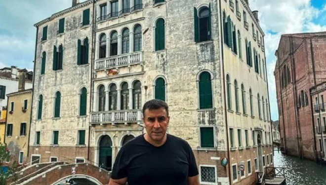 Sanatçı Güneştekin, Venedik'teki Palazzo Gradenigo'yu satın aldı