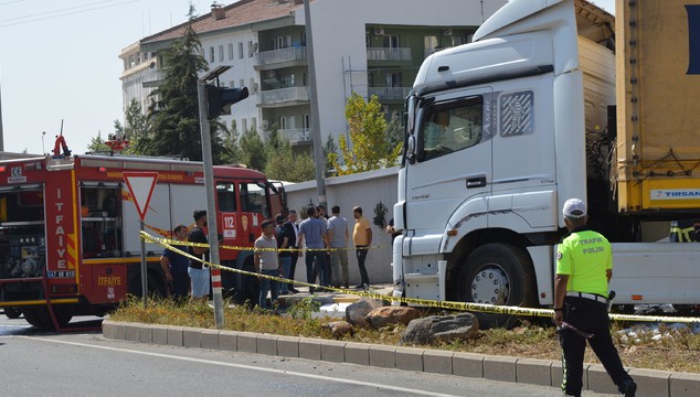 Polisin 'dur' ihtarına uymayan TIR'a ateş açıldı