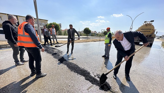 Yüksekova’da 7 yıldır kapalı olan cadde trafiğe açıldı