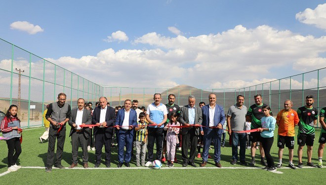 Gürpınar Belediyesi Işıkpınar Mahallesi semt sahasının açılışını yaptı