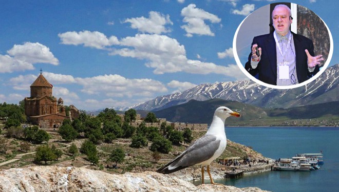 Sektörün duayen ismi Cem Kınay,