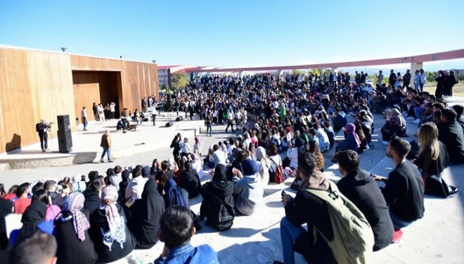 YYÜ'de öğrenciler oryantasyon programında bir araya geldi