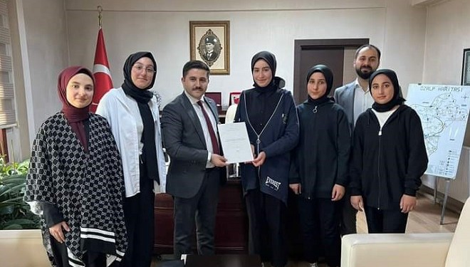 Başarılı öğrenciler projelerini Kaymakam Bulut'a sundu
